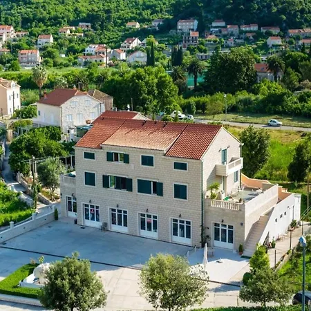 Azzurro- Three Bedroom With Terrace And Hot Tub Azzurro I-donji Apartman Komolac