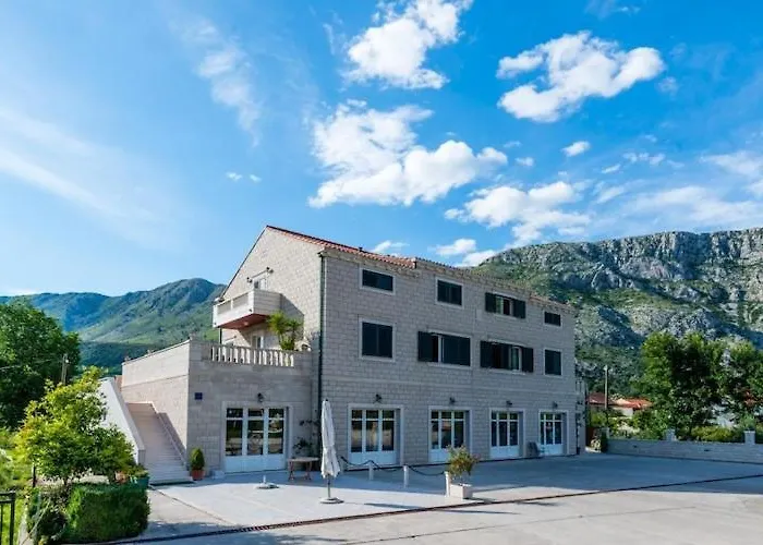 Apartman Azzurro- Three Bedroom With Terrace And Hot Tub Azzurro I-donji Komolac