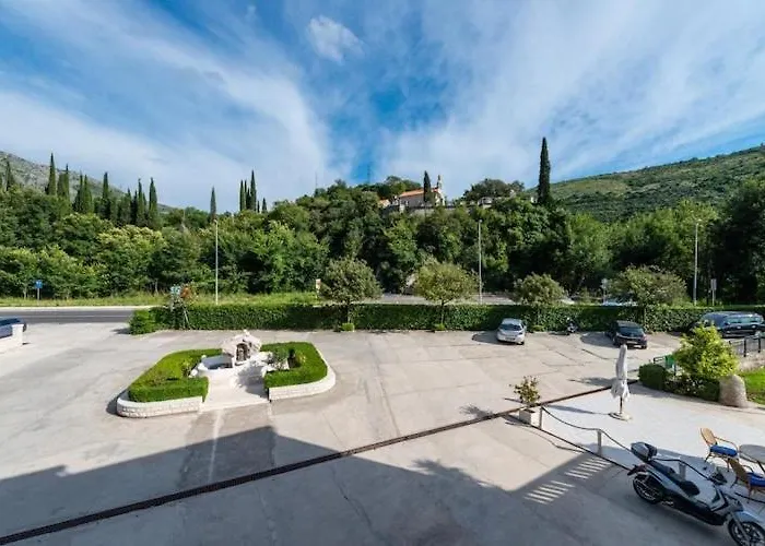 Azzurro- Three Bedroom With Terrace And Hot Tub Azzurro I-donji Komolac