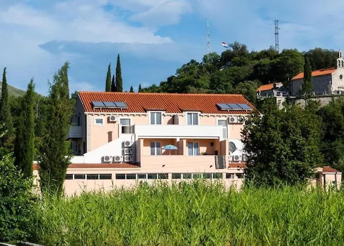Azzurro- Three Bedroom With Terrace And Hot Tub Azzurro I-donji Apartman