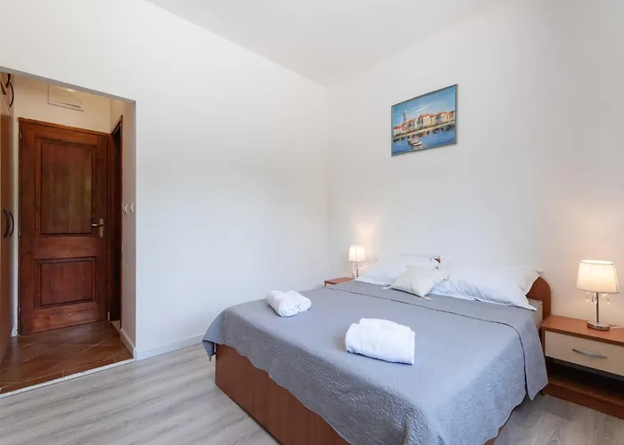 Apartman Azzurro- Three Bedroom With Terrace And Hot Tub Azzurro I-donji