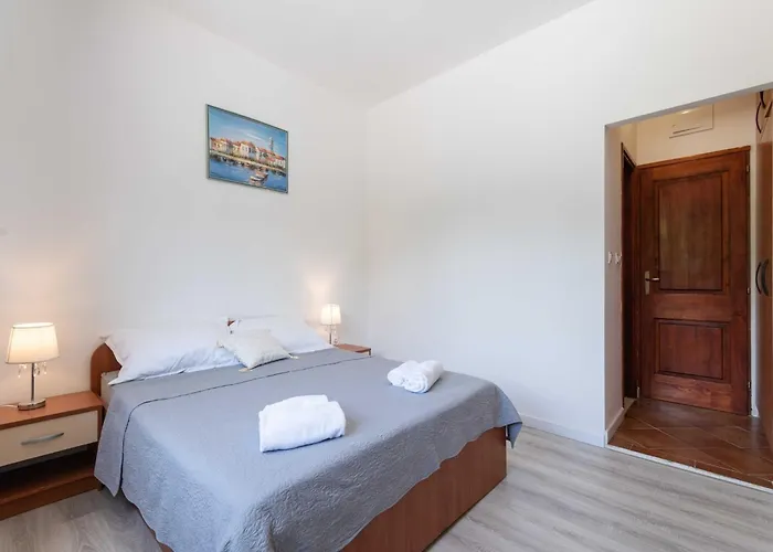 Azzurro- Three Bedroom With Terrace And Hot Tub Azzurro I-donji Apartman Komolac