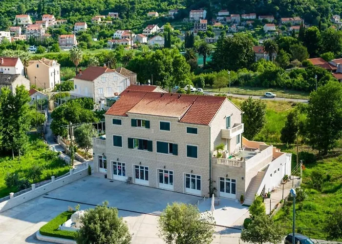Azzurro- Three Bedroom With Terrace And Hot Tub Azzurro I-donji Apartman Komolac