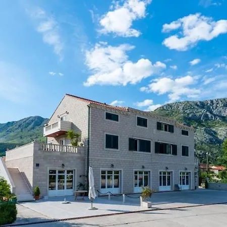 Apartmán Azzurro- Three Bedroom With Terrace And Hot Tub Azzurro I-donji Komolac