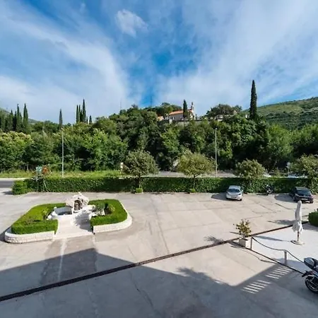 Azzurro- Three Bedroom With Terrace And Hot Tub Azzurro I-donji Komolac