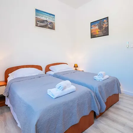 Azzurro- Three Bedroom With Terrace And Hot Tub Azzurro I-donji