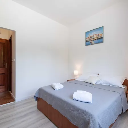 Appartement Azzurro- Three Bedroom With Terrace And Hot Tub Azzurro I-donji