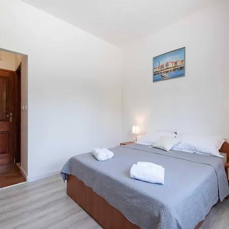 Holiday home Azzurro- Three Bedroom With Terrace And Hot Tub Azzurro I-donji