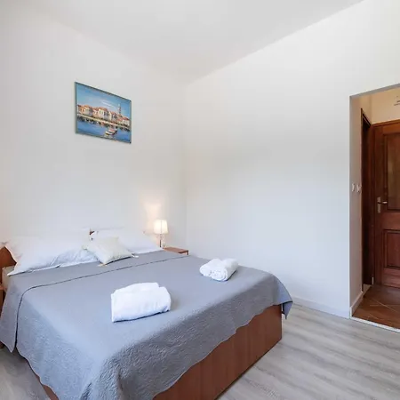 Azzurro- Three Bedroom With Terrace And Hot Tub Azzurro I-donji Apartman Komolac